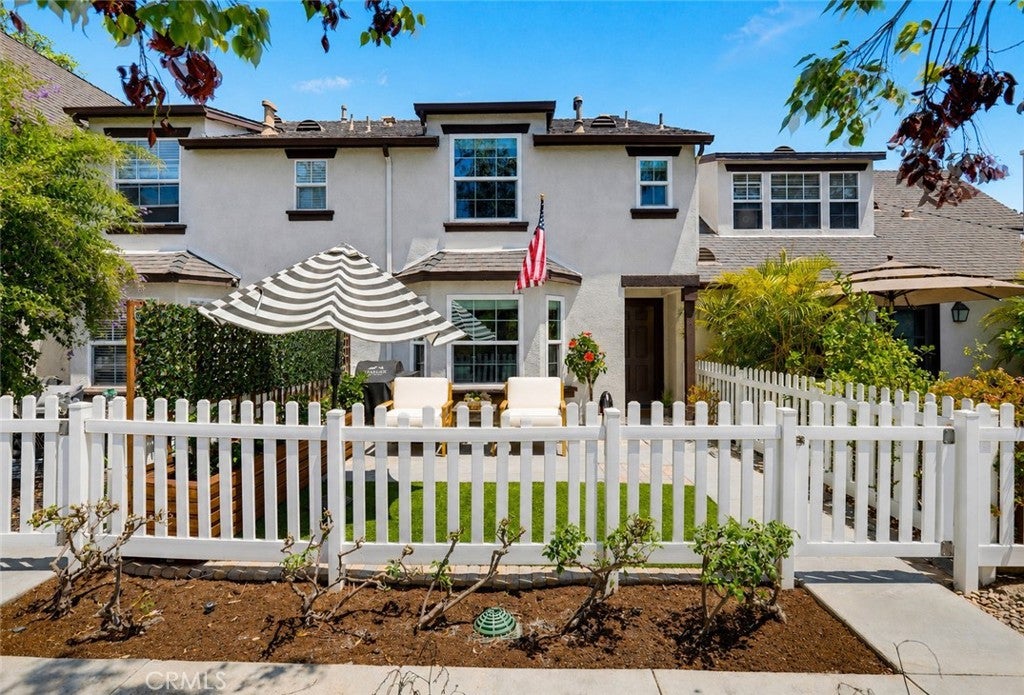 3 Three Vines Court