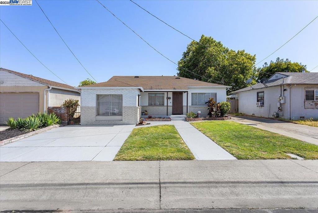 Properties 1 576 Pomona St