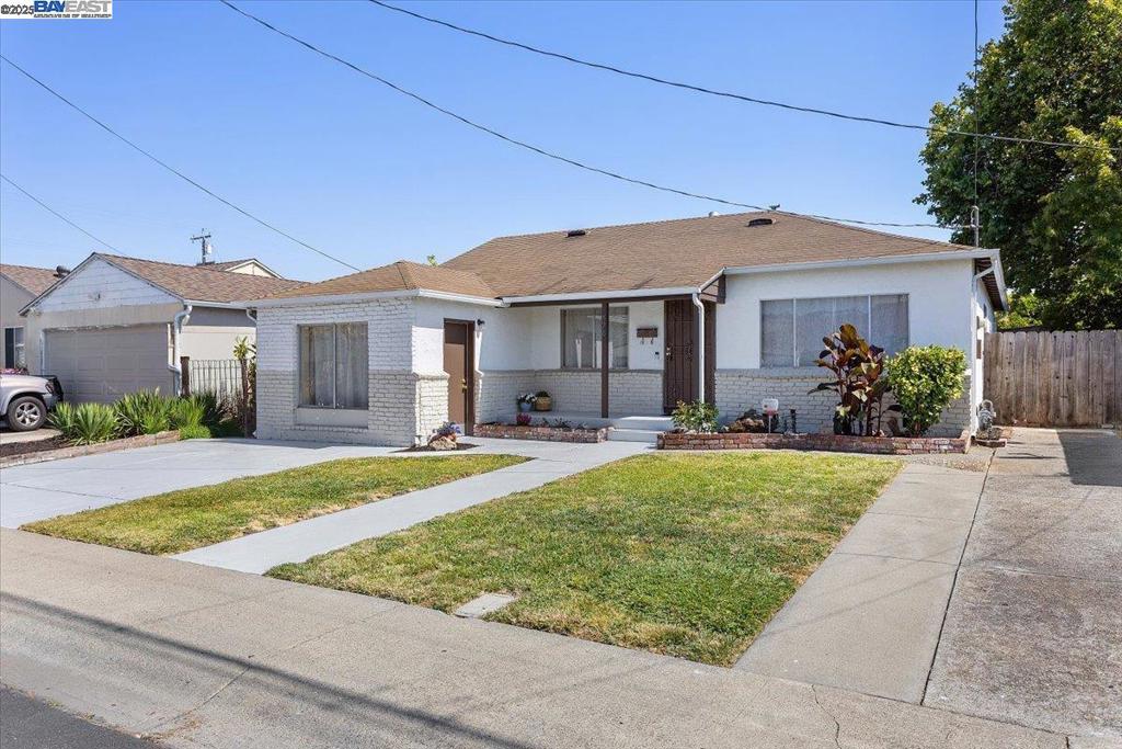 Properties 3 576 Pomona St