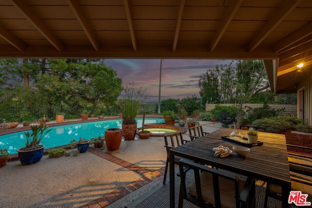 Photo of 2200 Jeffersonia Way, Los Angeles, CA 90049 (MLS # 25595417)