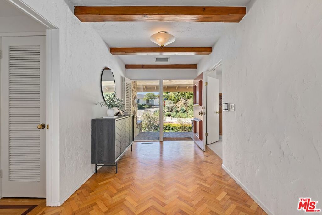 Photo of 2200 Jeffersonia Way, Los Angeles, CA 90049 (MLS # 25595417)
