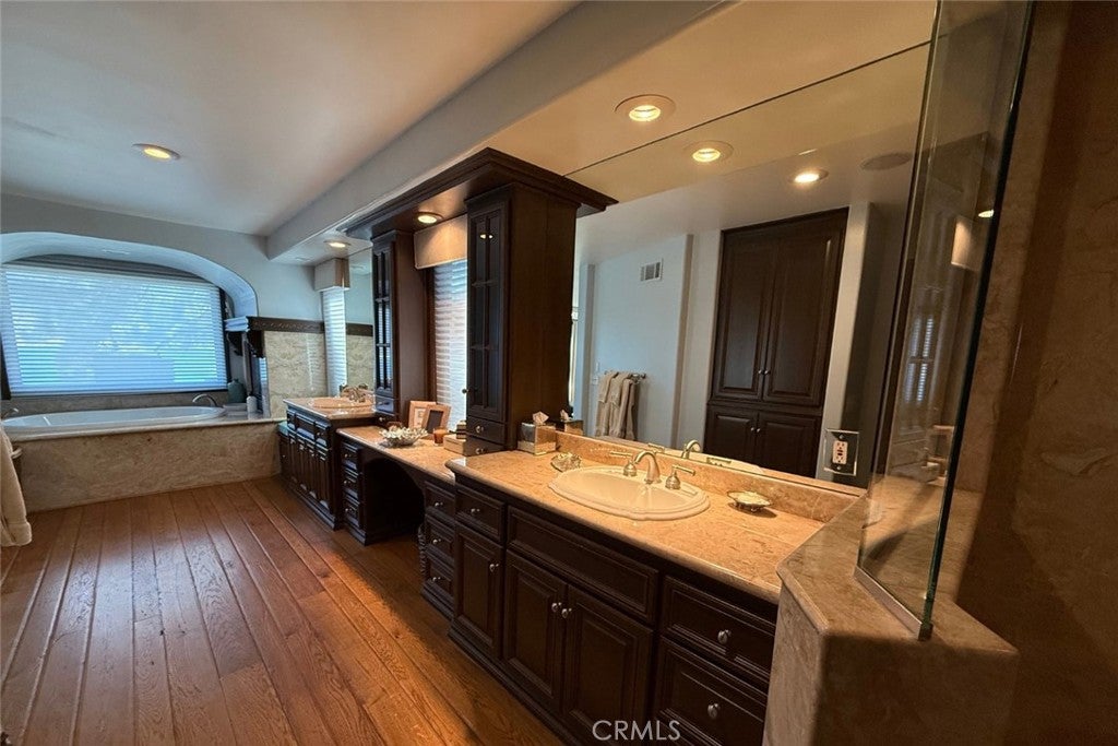 Properties 3 28103 Point Hamiltair