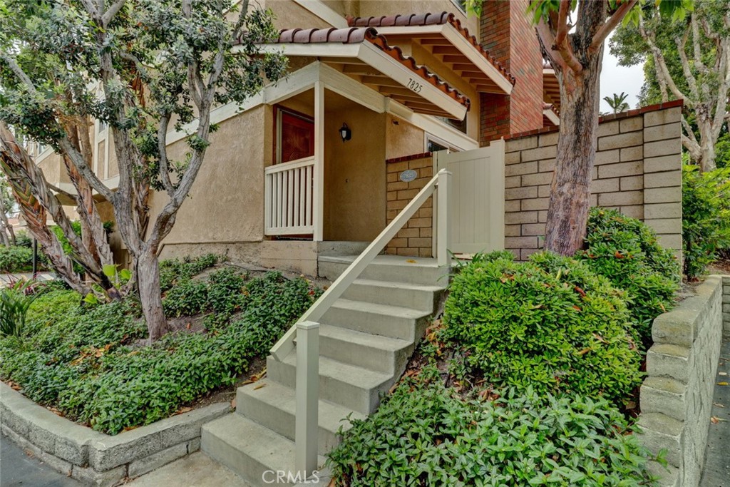 7825 Seaglen Drive