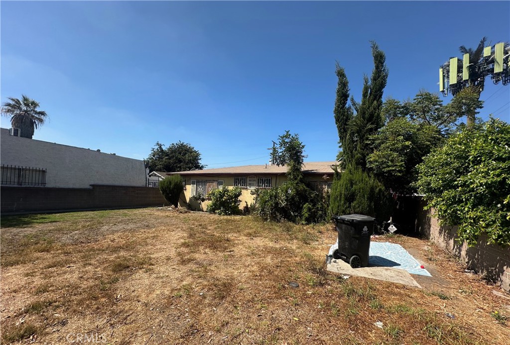 REO. SOLD AS-IS!!! Great opportunity! This Quadplex has 1 Bedroom and 1 Bathroom in each unit! There are 2 separate structures, the rear structure has 2 of the units over the 5 car garage. The lot is very spacious with over 8,077 sq ft .The Seller does not represent or guarantee occupancy Status. There are NO VIEWINGS of this property. PLEASE DO NOT DISTURB the occupants. Buyer will be responsible for obtaining possession of the property upon closing. ALL offers MUST be submitted directly to the Seller including a Current Statement showing LIQUID CASH and any Documents attached in the MLS. Agents please include a current phone number and email address on the RPA for contact. Eligible Buyer affidavit 2429p is attached in the MLS. Eligible Buyer offer will be considered with the first 30 days of marketing of all offers thereafter per CA.CIVIL CODE 2429p. Also attached is the Certificate of Compliance by LADWP, this must be completed by the new Buyer. Buyer to complete 9A. Also attached in the MLS is the Occupied Property Addendum. All offers must be submitted by the buyer’s agent using the online offer management system. Access the system via the link below.
Offer link to property: http://www.spsreo.com/?c=DQ4B