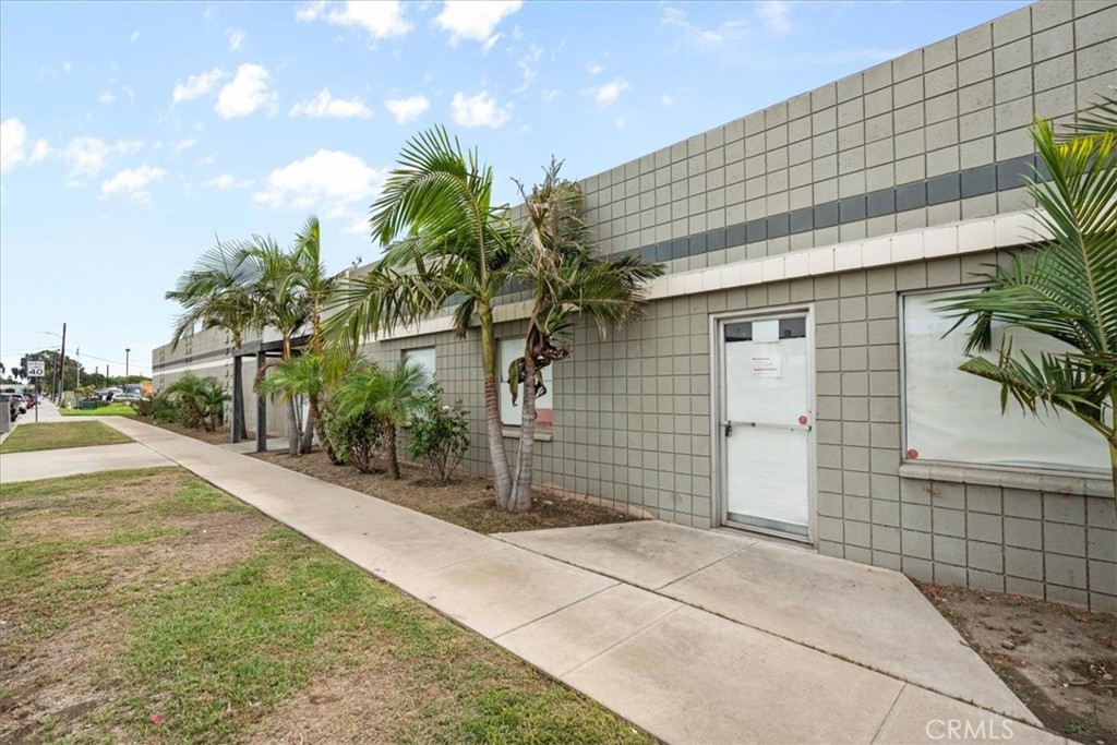 491 W Rialto Ave