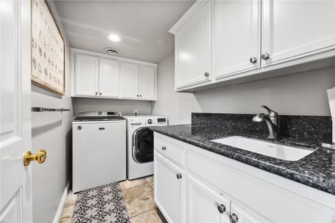 Tiny photo for 6421 Mount Hood, Bakersfield, CA 93309 (MLS # SR26047337)