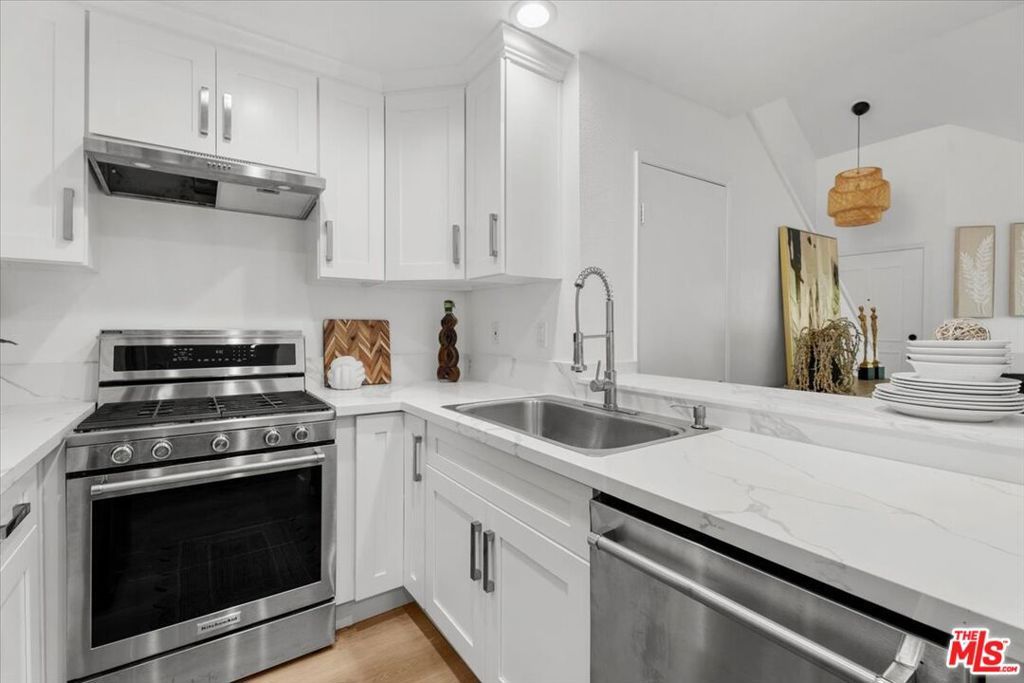 Photo of 432 E Spruce Avenue #85, Inglewood, CA 90301 (MLS # 25621219)