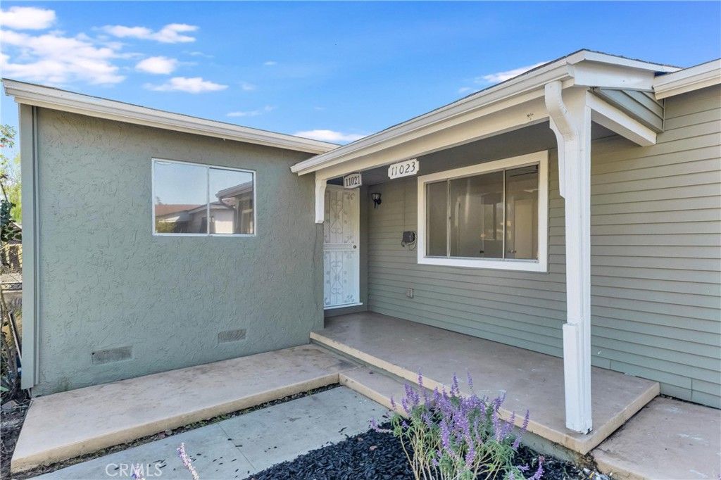 Photo of 11023 Laurel Canyon Boulevard, San Fernando, CA 91340 (MLS # SR25231062)