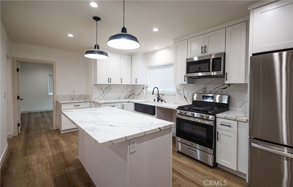 Photo of 22257 Macfarlane Drive, Woodland Hills, CA 91364 (MLS # SR25228840)