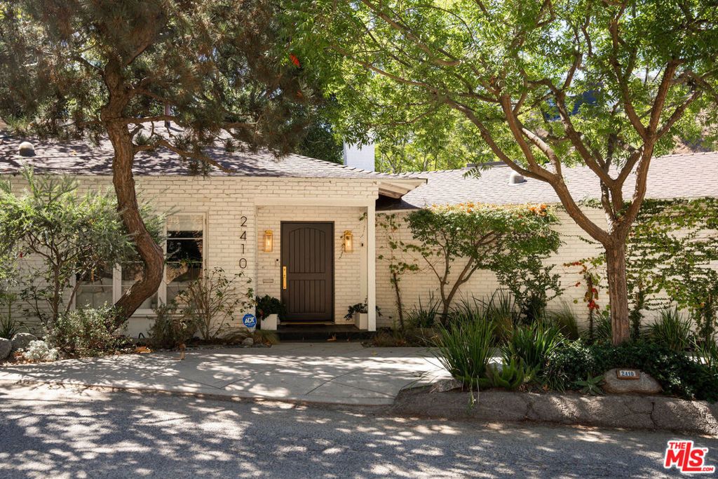 Photo of 2410 Nichols Canyon Road, Los Angeles, CA 90046 (MLS # 25611141)