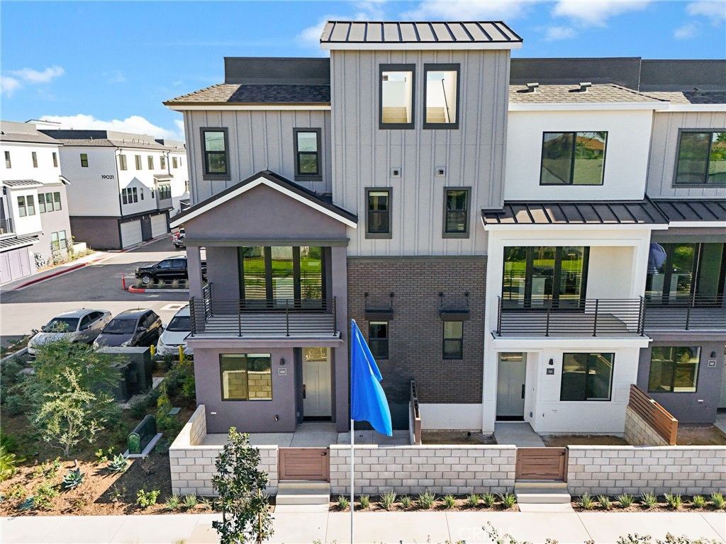 Photo of 19071 Main Street #125, Huntington Beach, CA 92648 (MLS # OC26014522)