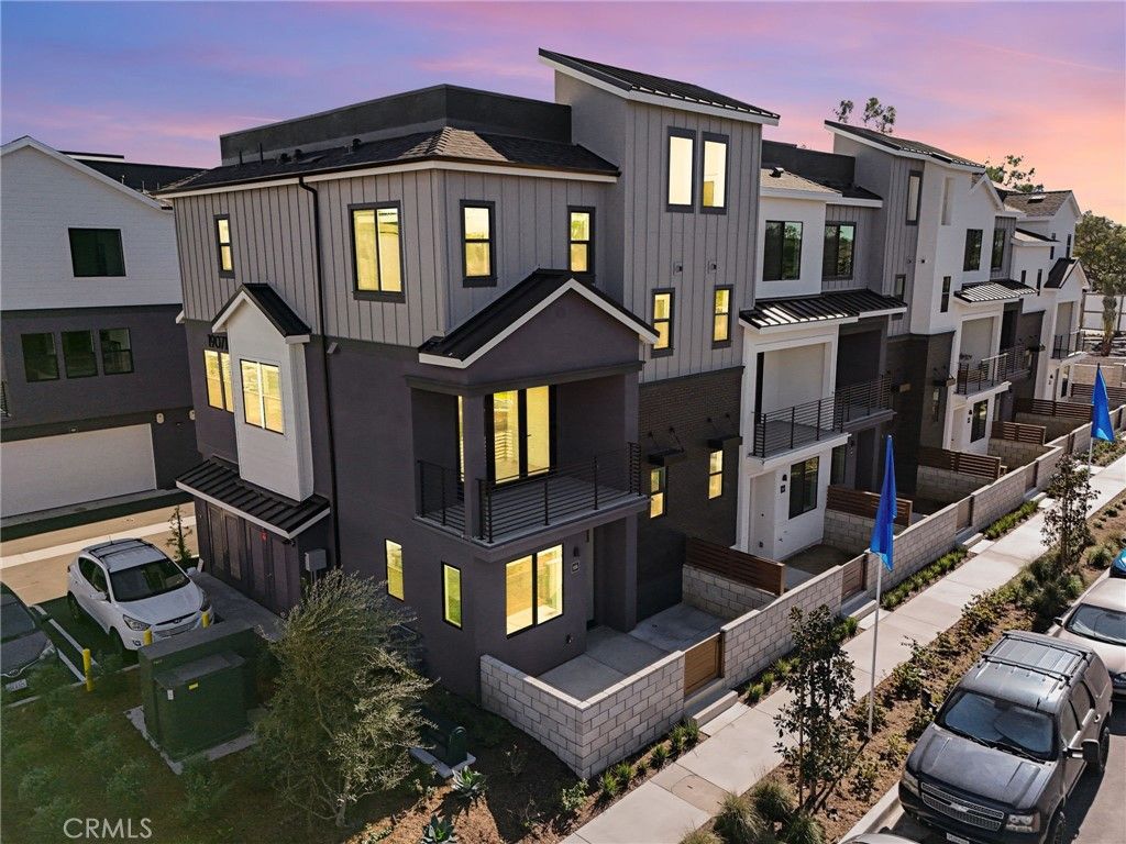 Photo of 19071 Main Street #125, Huntington Beach, CA 92648 (MLS # OC26014522)