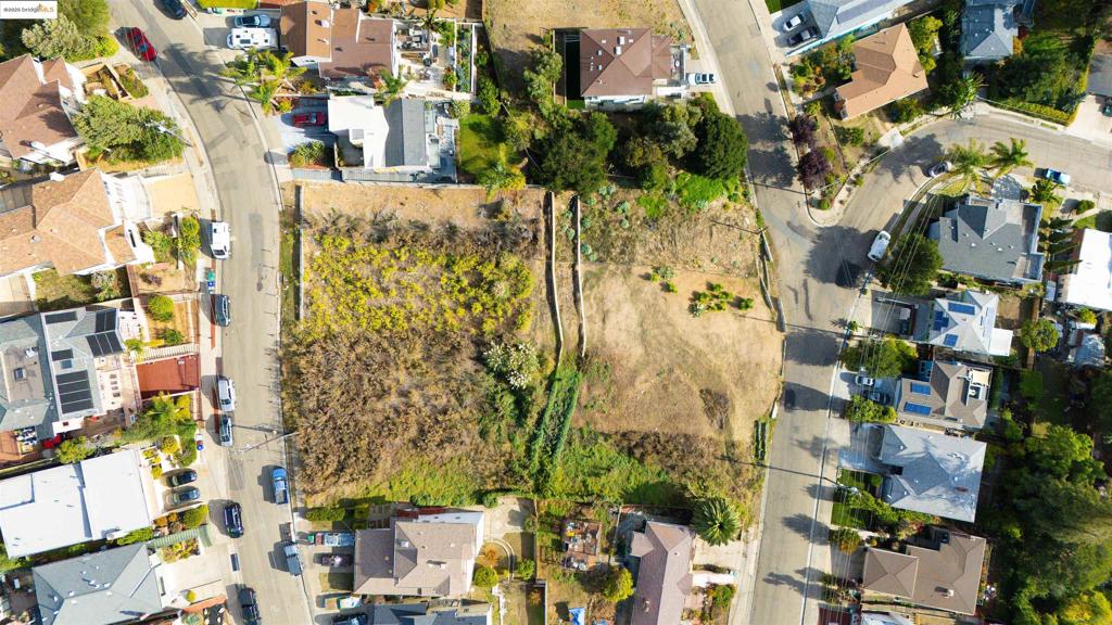 MILLSMONT AREA - Land