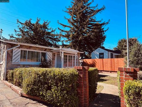 Photo of 447 Maple Ave Ave, Vallejo, CA 94519 (MLS # 41129683)
