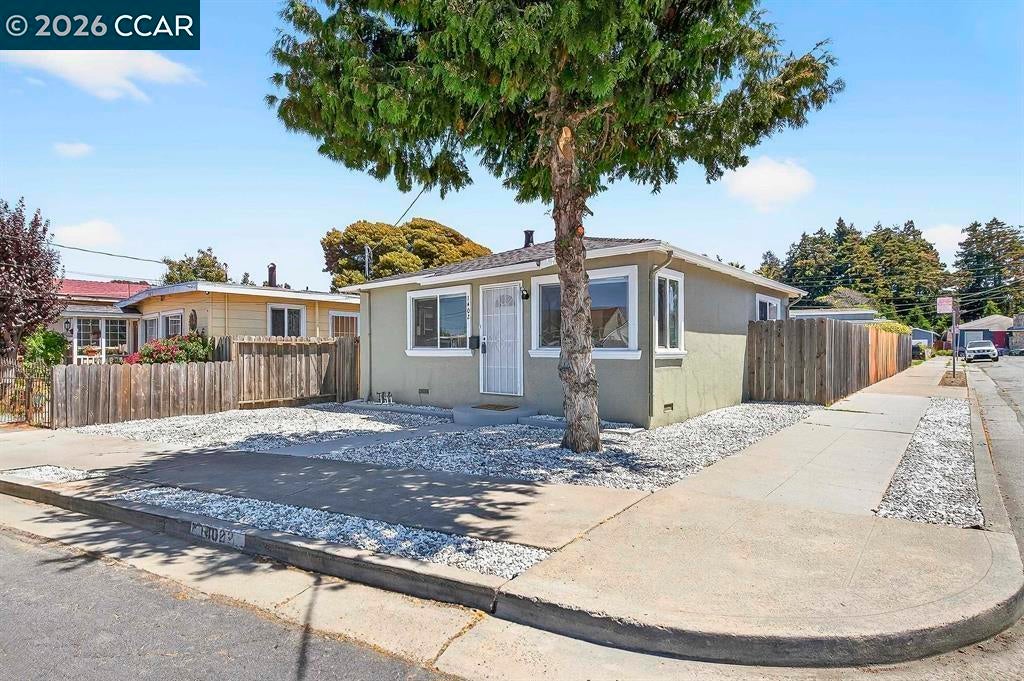 1402 25Th St St, Richmond CA 94806