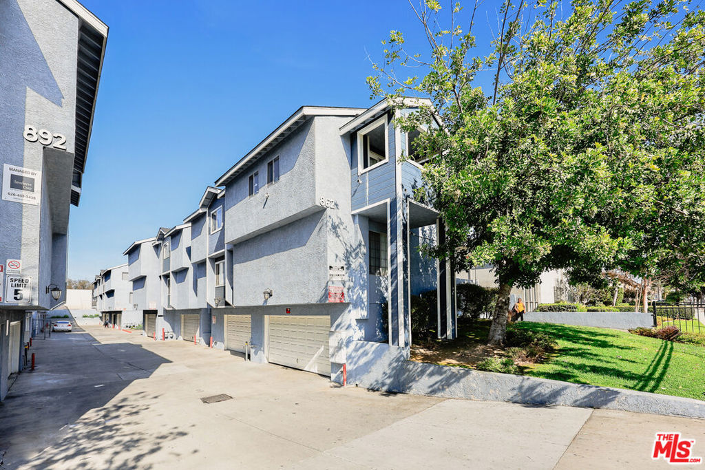 862 W Mines Avenue