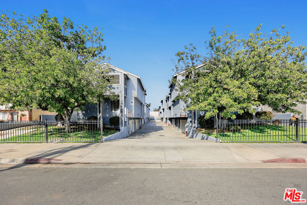 862 W Mines Avenue