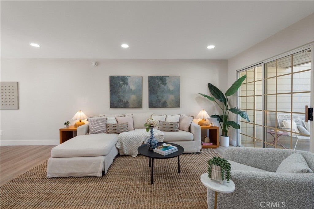 2800 Plaza Del Amo 83