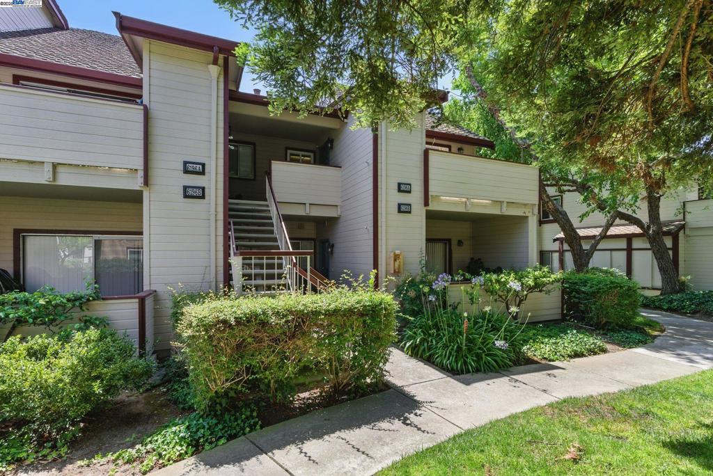 CIVIC TERRACE - Residential