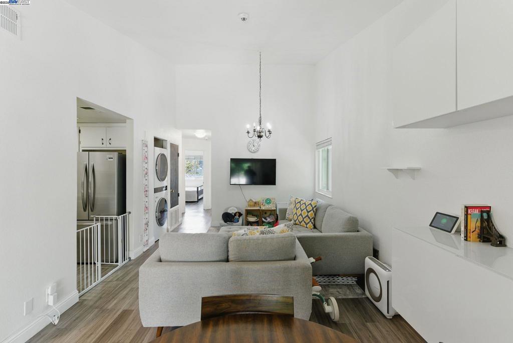 CIVIC TERRACE - Residential