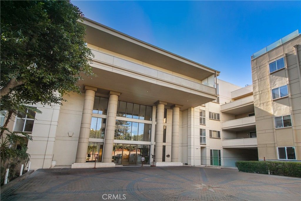 Photo of 4949 Genesta Avenue #308, Encino, CA 91316 (MLS # SR25248445)