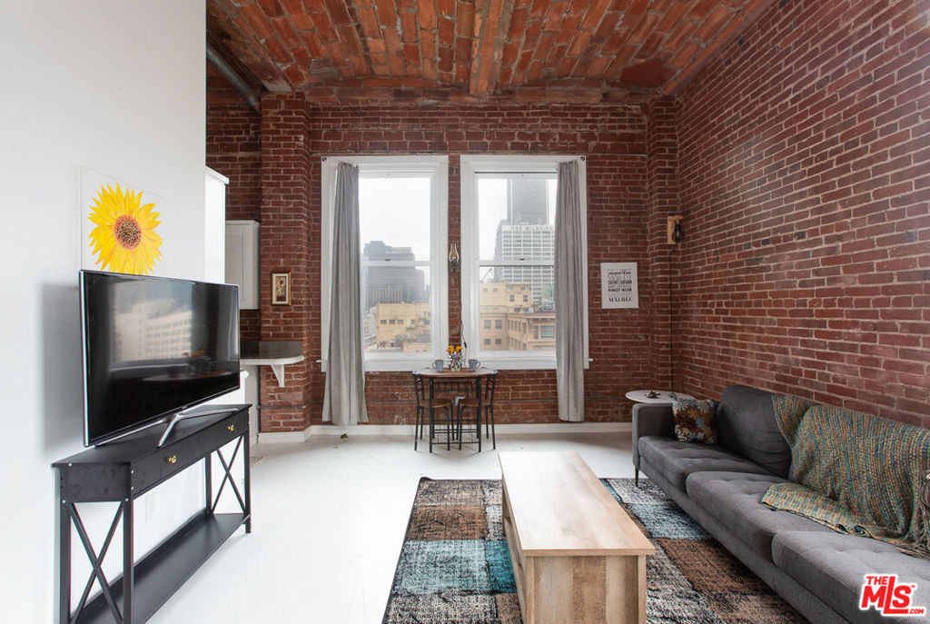 215 W 7th Street 1301