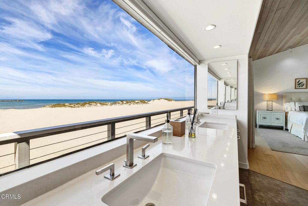 Oxnard, California, 93035, United States, 3 Bedrooms Bedrooms, ,4 BathroomsBathrooms,Residential,Active,2041521