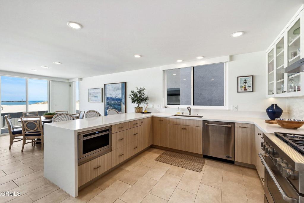 Oxnard, California, 93035, United States, 3 Bedrooms Bedrooms, ,4 BathroomsBathrooms,Residential,Active,2041521