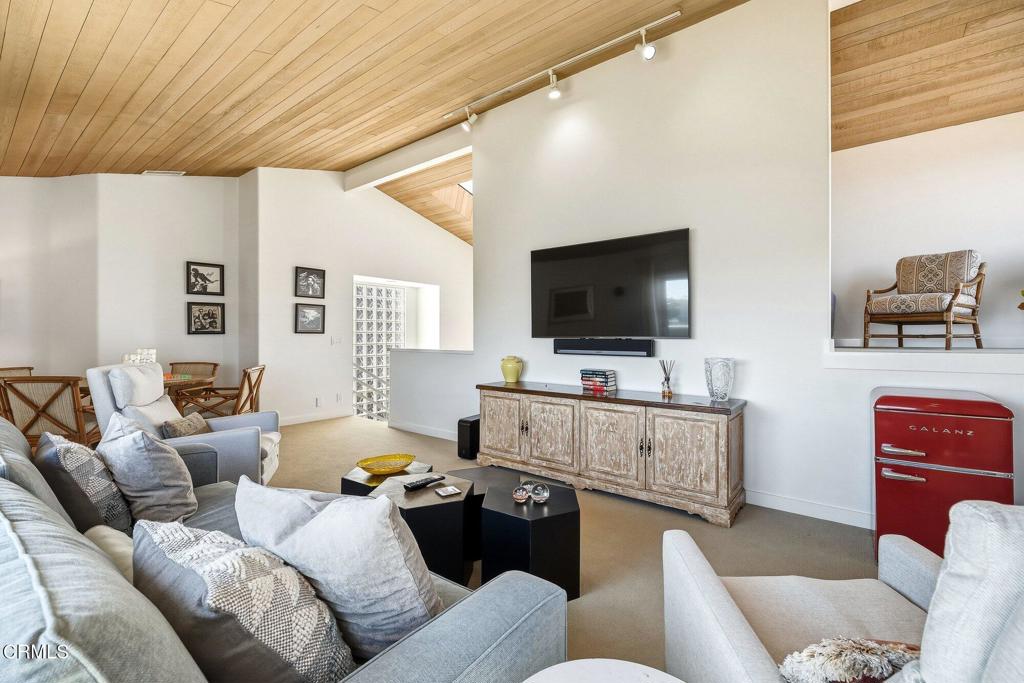 Oxnard, California, 93035, United States, 3 Bedrooms Bedrooms, ,4 BathroomsBathrooms,Residential,Active,2041521