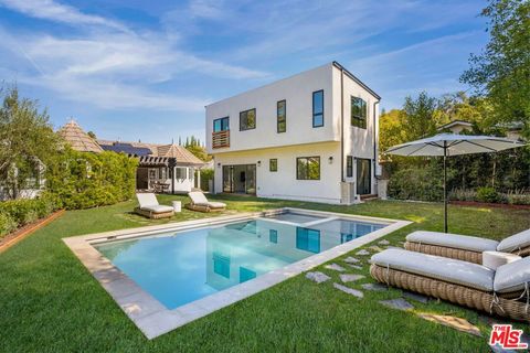 14664 Valley Vista Boulevard Sherman Oaks CA 91403