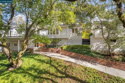 11 EL CAMINITO Orinda CA 94563