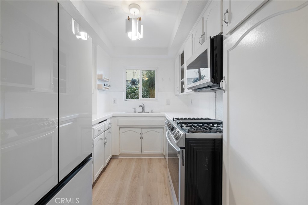 1355 N Sierra Bonita 208