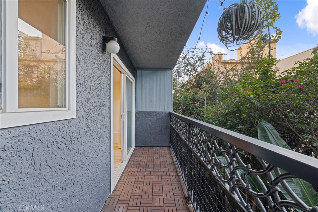 1355 N Sierra Bonita 208