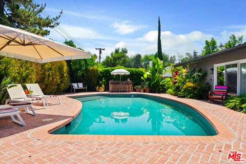 Photo of 22429 Bessemer Street, Los Angeles, CA 91367 (MLS # 26847421)