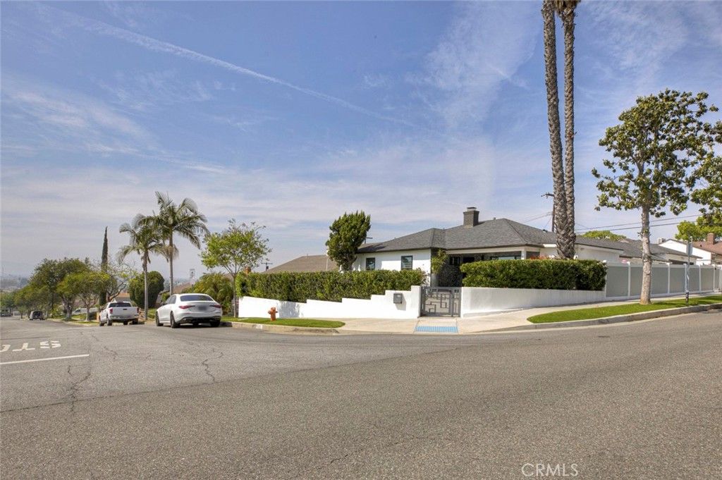 Photo of 749 Stanford Road, Burbank, CA 91504 (MLS # GD26069476)