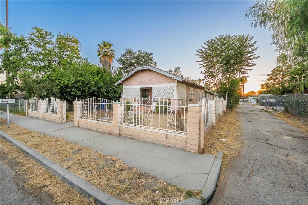 1330 Acacia Avenue