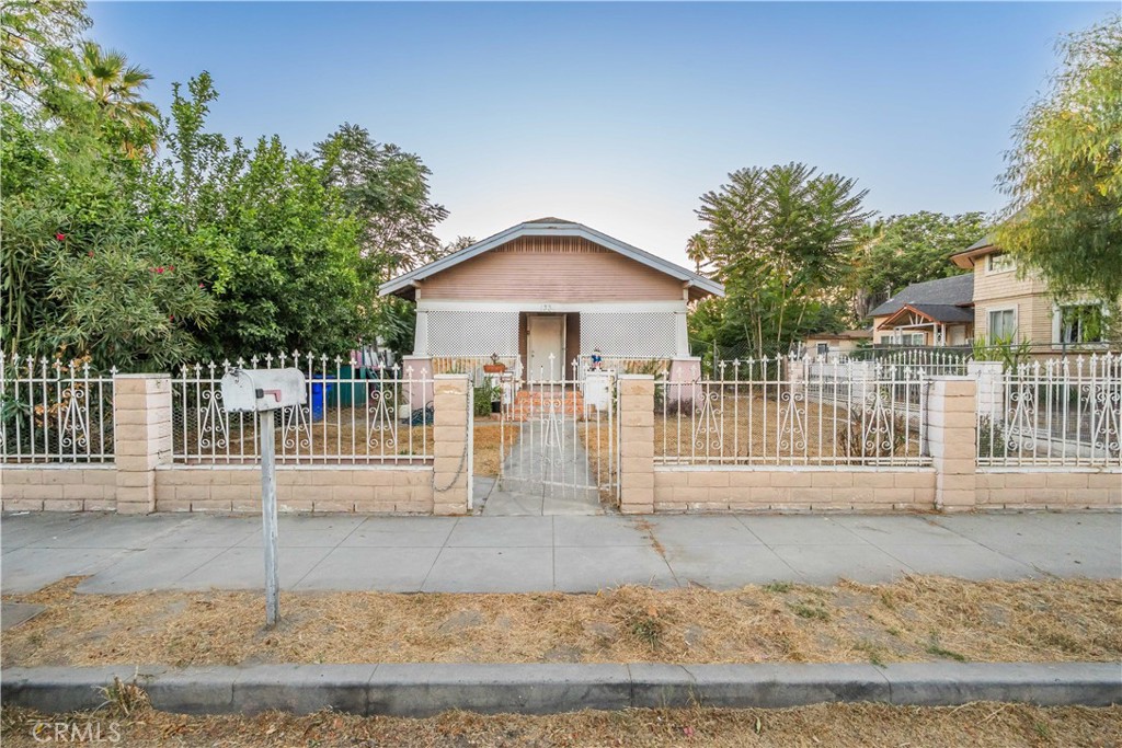 Spacious San Bernardino property with opportunity to customize to your taste! This single-story residence offers versatile bonus rooms, providing the flexibility to create a home office, playroom, hobby space, or additional storage to suit your lifestyle. The kitchen includes a gas range and connects seamlessly to the main living areas, while laminate flooring throughout adds a clean and functional touch. An inside laundry area and wall furnace heating add to the convenience of this home. With no common walls and no fireplace to maintain, the interior offers a blank canvas ready to be reimagined. Situated on a generous 6,630 sq. ft. lot, the property provides plenty of outdoor space for entertaining, gardening, or future enhancements such as additional parking or expansion. Alley access with parking in the rear adds a unique advantage, creating flexibility for vehicles, storage, or potential improvements. This property presents a great investment opportunity for those seeking a home with strong potential. Whether you’re an investor looking for your next project or a buyer ready to create your dream home, 1330 N Acacia Ave offers endless possibilities in a prime San Bernardino.