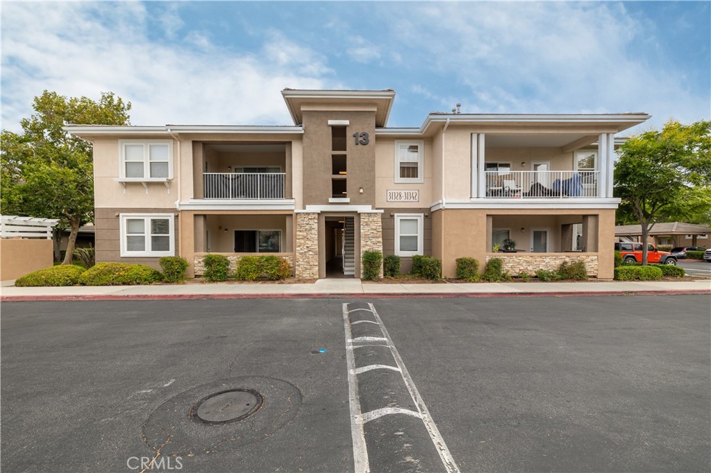 LIVE WHERE OTHERS VACATION!! Come see this charming Temecula Condo in a Prime location, perfectly situated just minutes from the I-15 freeway, premier shopping, Pechanga Resort & Casino, Old Town Temecula, Wine Country; also near many popular eateries. This main-level condo offers both convenience and comfort. Located in the desirable Temecula Creek Village gated community. This 1-bedroom, 1-bath home features a spacious primary suite with a large walk-in closet, in-unit washer and dryer, and a private patio ideal for relaxing or entertaining. Residents enjoy a well-maintained, amenity-rich community with a park, clubhouse, fitness center, sauna, racquetball court, sparkling pool and spa, BBQ areas, and scenic walking trails complete with pet waste stations. This is a family- and pet-friendly neighborhood you’ll be proud to call home. Call today to schedule your viewing