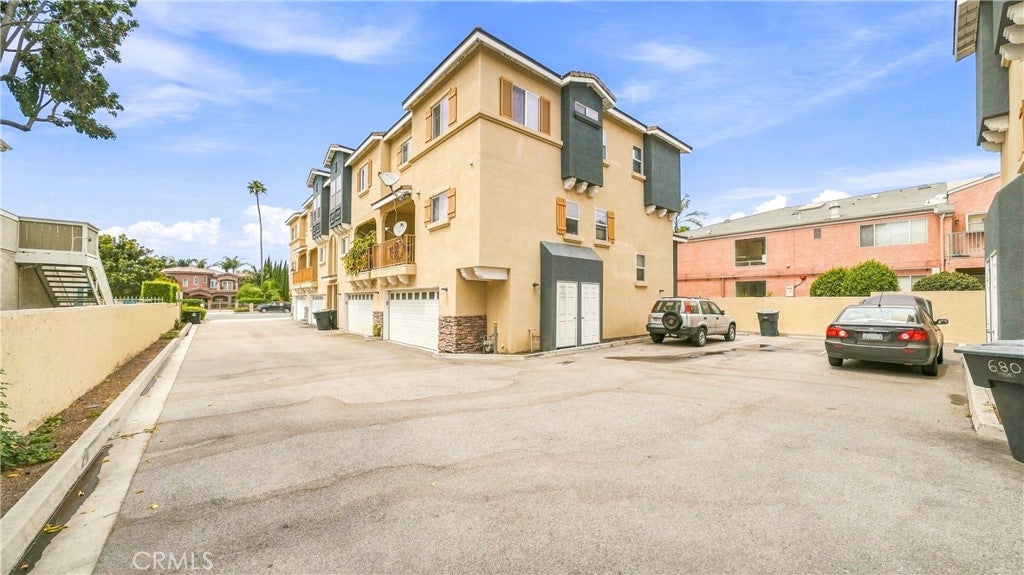 670 S Magnolia Avenue