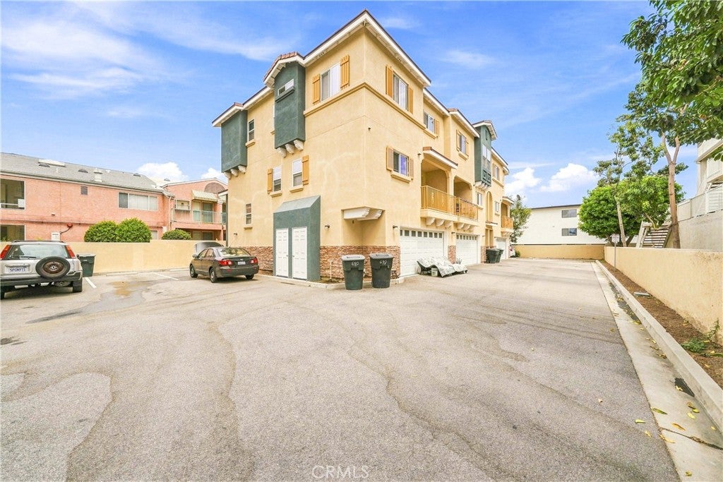 670 S Magnolia Avenue