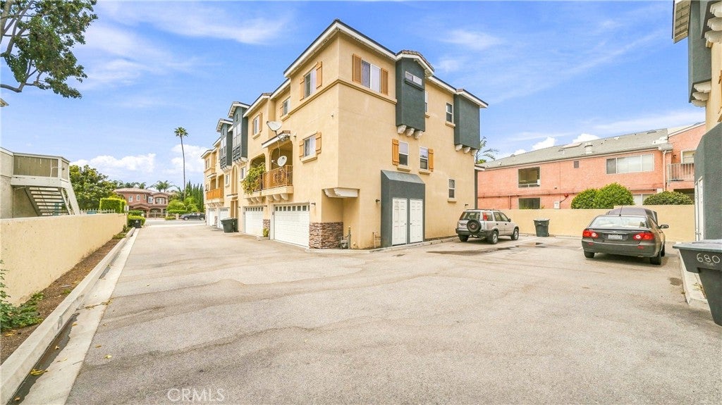 670 S Magnolia Avenue