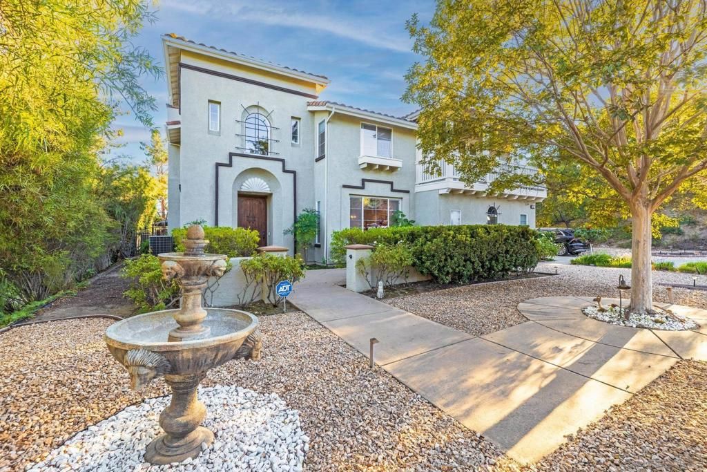 Photo of 2124 Pamplona Ct Ct, Escondido, CA 92025 (MLS # 250040680SD)