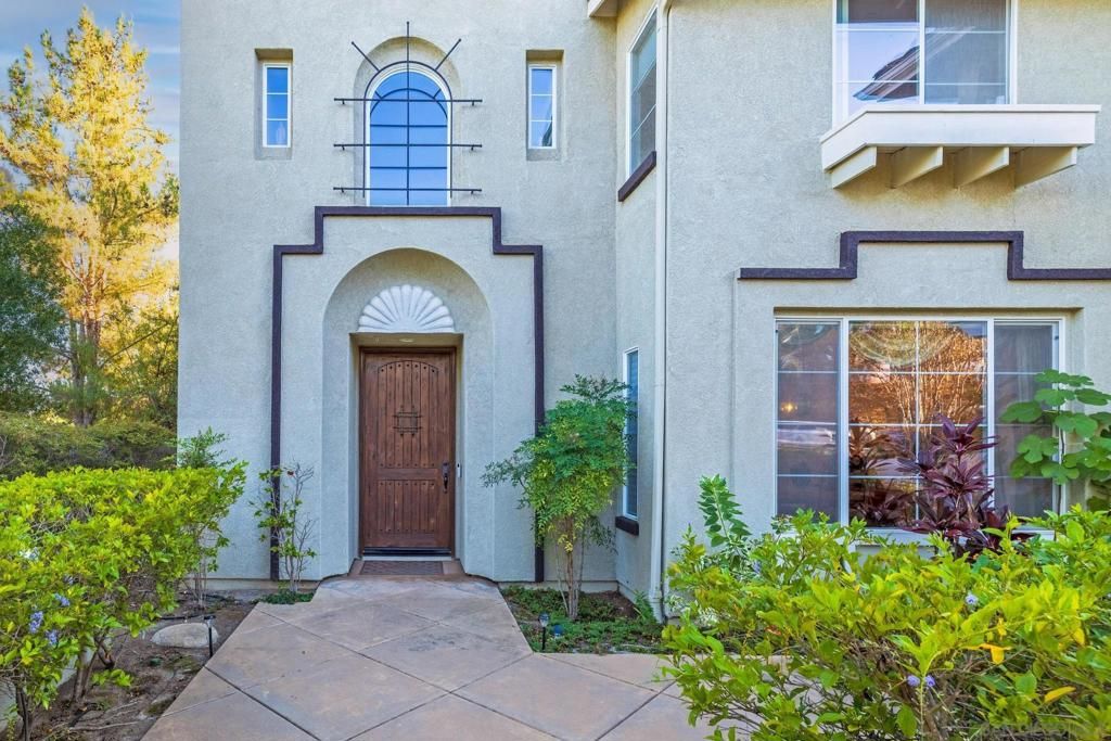 Photo of 2124 Pamplona Ct Ct, Escondido, CA 92025 (MLS # 250040680SD)