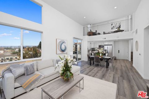 Photo of 1055 S Serrano Avenue #505, Los Angeles, CA 90006 (MLS # 26832785)