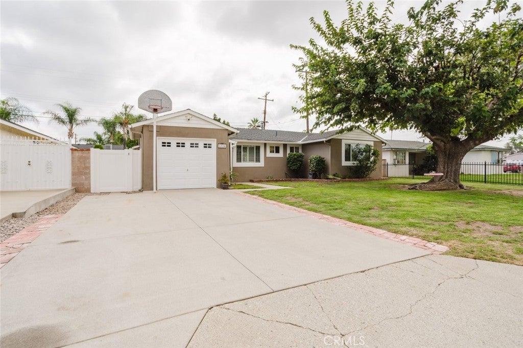 6124 N Fairvale Drive