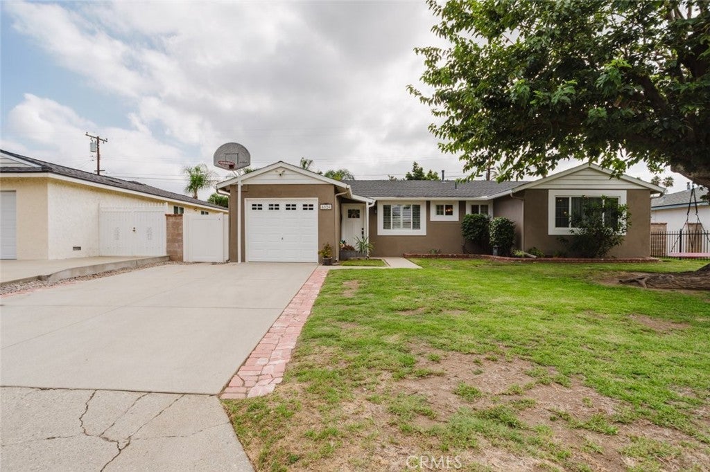 6124 N Fairvale Drive