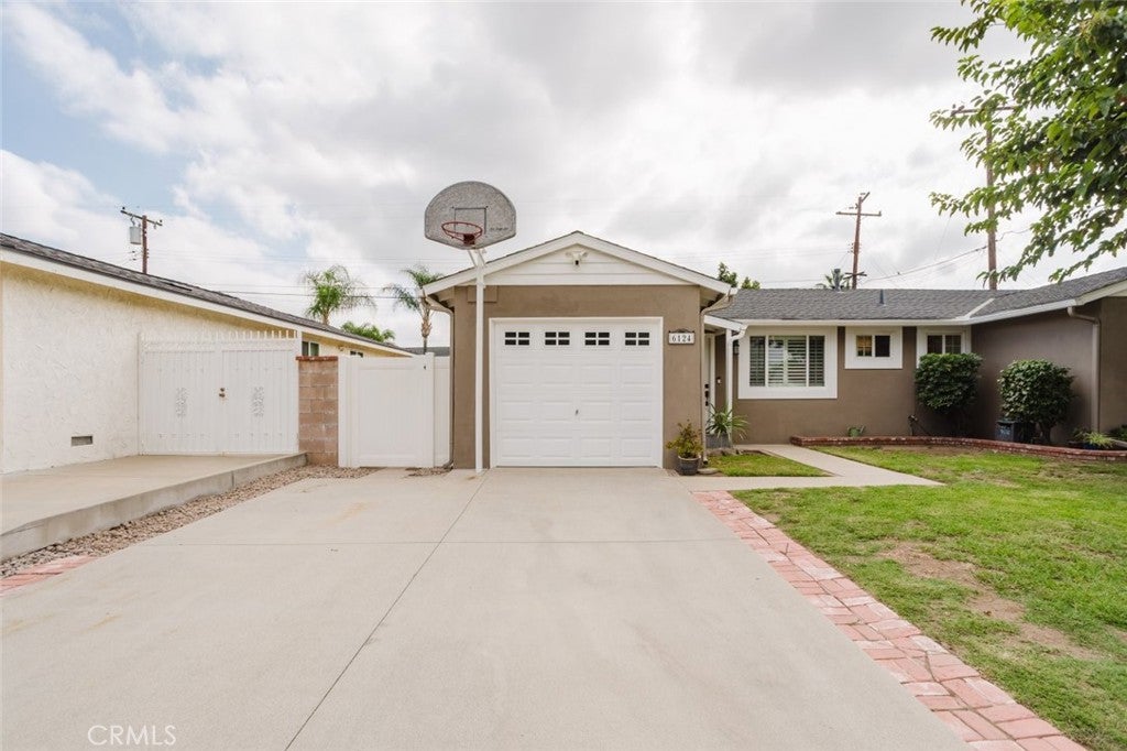 6124 N Fairvale Drive