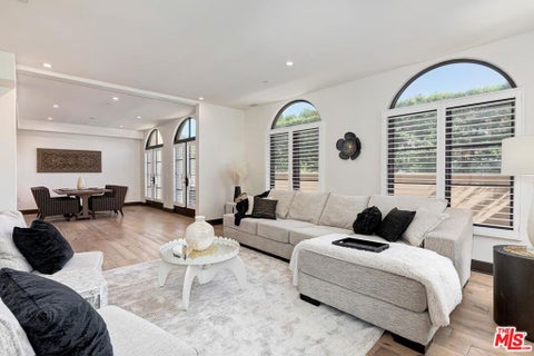 Photo of 10523 Ashton Avenue #101, Los Angeles, CA 90024 (MLS # 26660663)