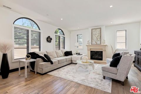 Photo of 10523 Ashton Avenue #101, Los Angeles, CA 90024 (MLS # 26660663)