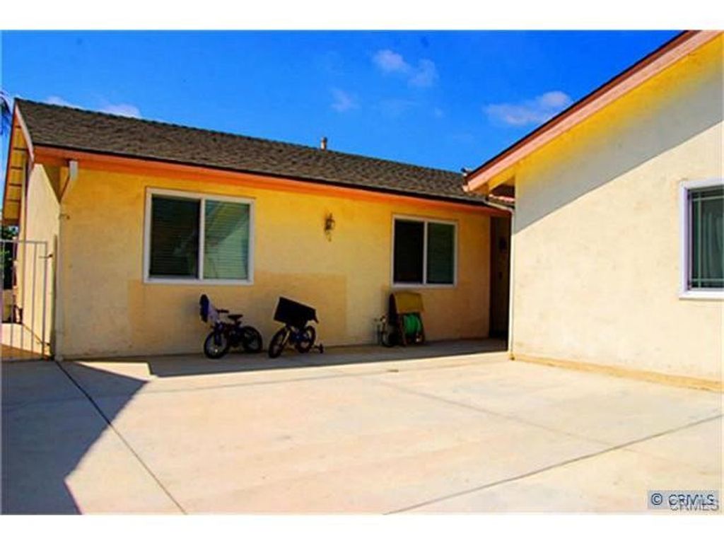 Photo of 14681 COMET Street, Irvine, CA 92604 (MLS # OC25276100)